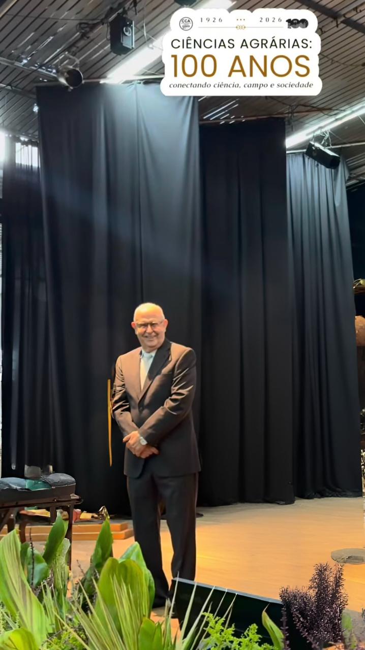 DIRETOR GERAL DA FUNIR É HOMENAGEADO EM EVENTO NA UNIVERSIDADE FEDERAL DE VIÇOSA: Reconhecimento destaca a trajetória profissional e a contribuição do diretor para a Universidade Federal de Viçosa